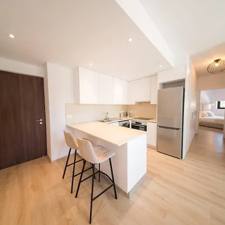 Casamar - Upscale One-bedroom By The Sea ラルナカ