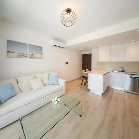 Casamar - Upscale One-bedroom By The Sea ラルナカ