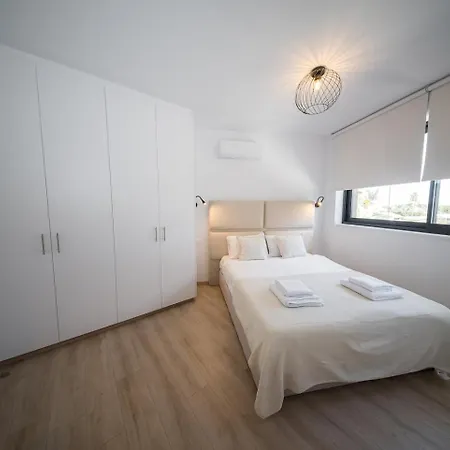 Lägenhet Casamar - Upscale One-bedroom By The Sea Larnaca