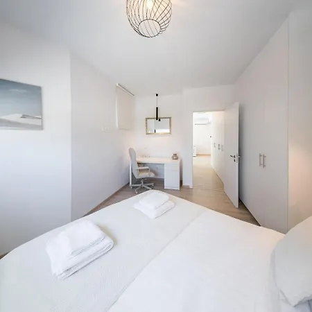 Apartment Casamar - Upscale One-bedroom By The Sea