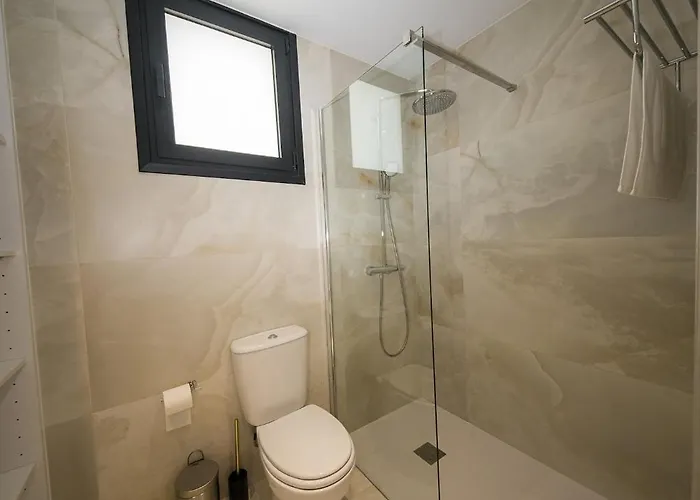 Apartmán Casamar - Upscale One-bedroom By The Sea Larnaca