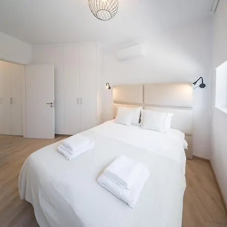 Casamar - Upscale One-bedroom By The Sea Apartment Larnaca